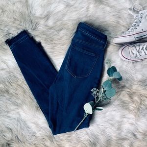 🌿 Old Navy Built-In Warm Super Skinny Jeans 🌿